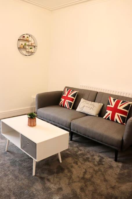 Charming 3 Bedroom Property Free Wifi & Parking Leeds  Exteriér fotografie