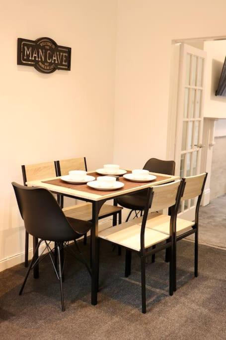 Charming 3 Bedroom Property Free Wifi & Parking Leeds  Exteriér fotografie